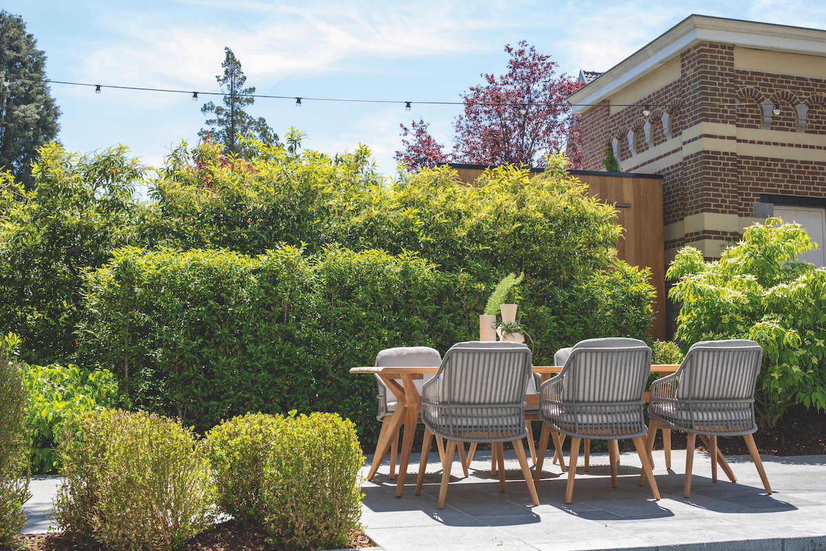 Sempre table and Bel Air chairs